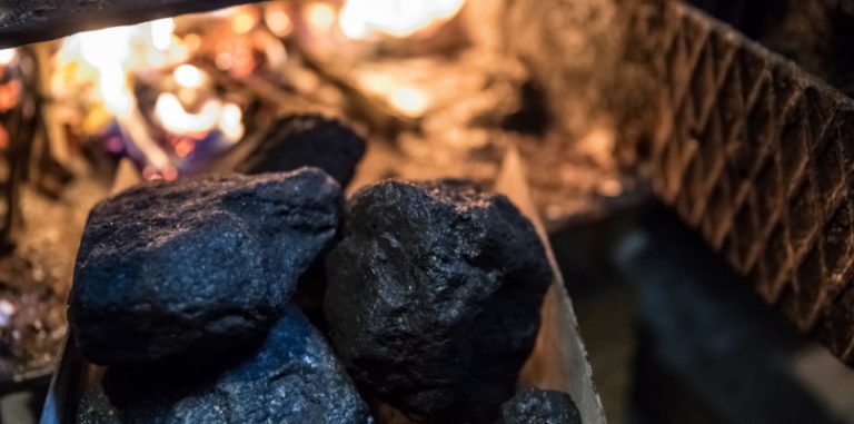 Kurtyka: od nowego roku koniec dotacji do pieców węglowych w „Czystym powietrzu”